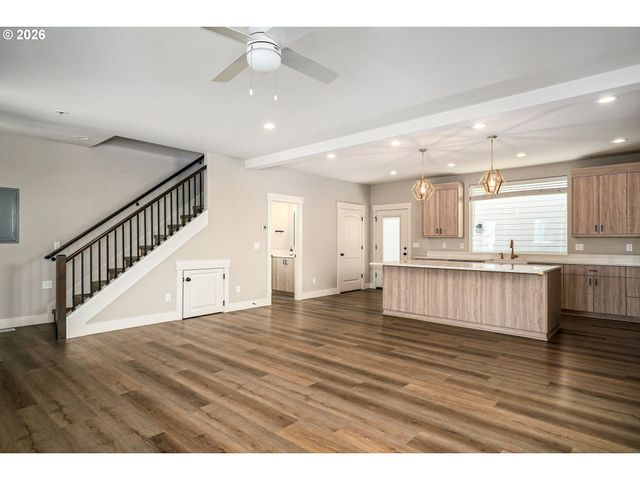 2788 D St, Salem, OR 97301