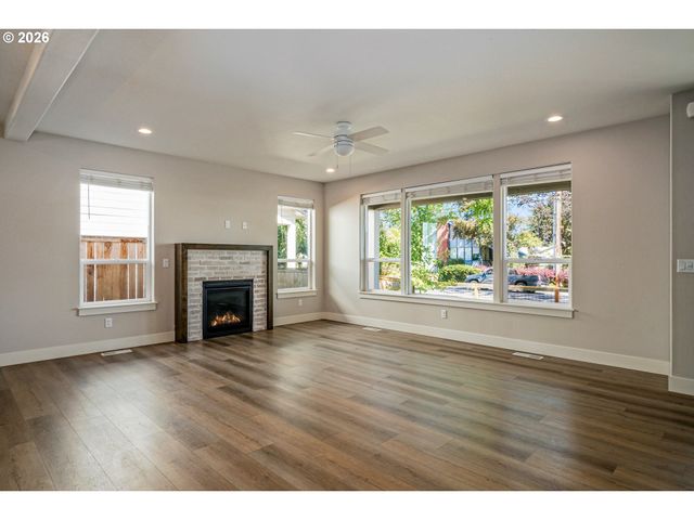 2788 D St, Salem, OR 97301