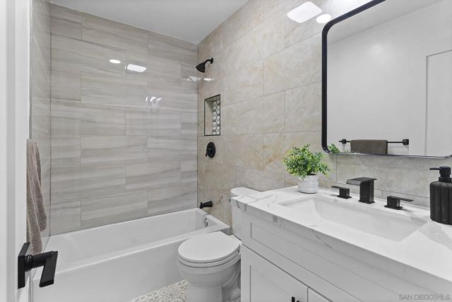 9408 Avenida Acero, Spring Valley, CA 91977