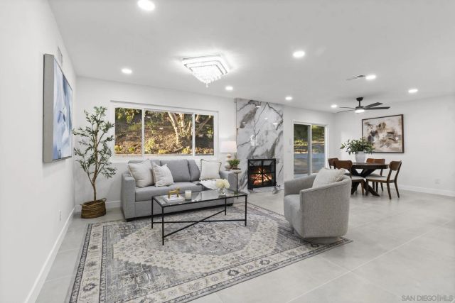 9408 Avenida Acero, Spring Valley, CA 91977