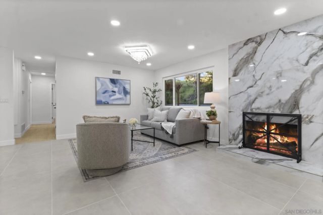 9408 Avenida Acero, Spring Valley, CA 91977