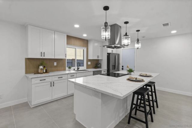 9408 Avenida Acero, Spring Valley, CA 91977