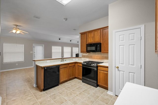 511 Rocky Creek Drive, Mansfield, TX 76063