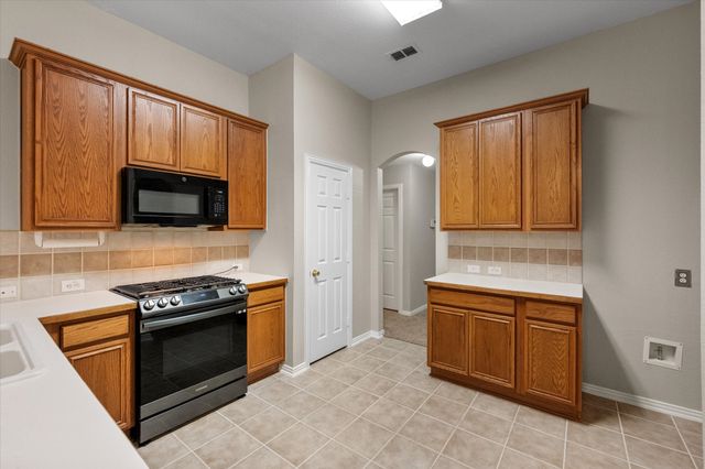 511 Rocky Creek Drive, Mansfield, TX 76063