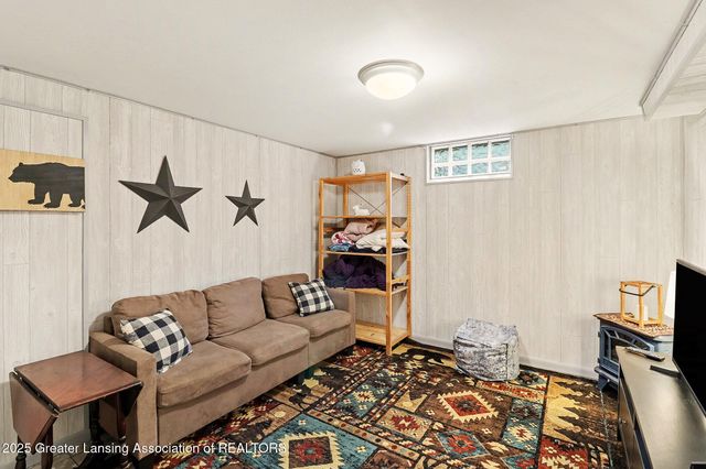 1517 Lenore Avenue, Lansing, MI 48910