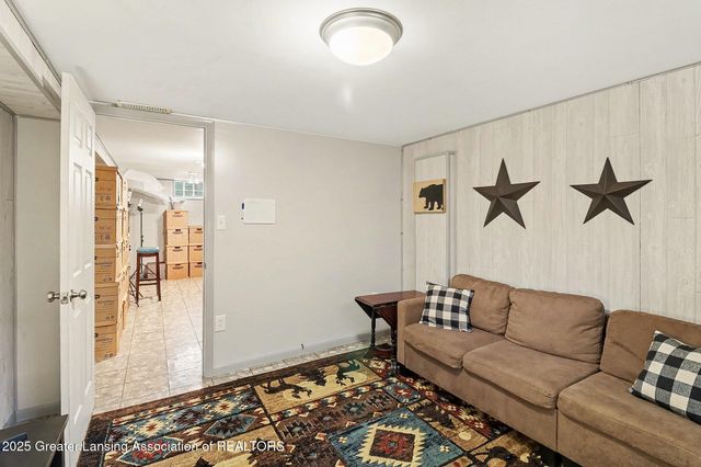 1517 Lenore Avenue, Lansing, MI 48910