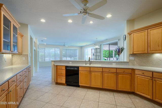 15750 W LINKSVIEW Drive, Surprise, AZ 85374