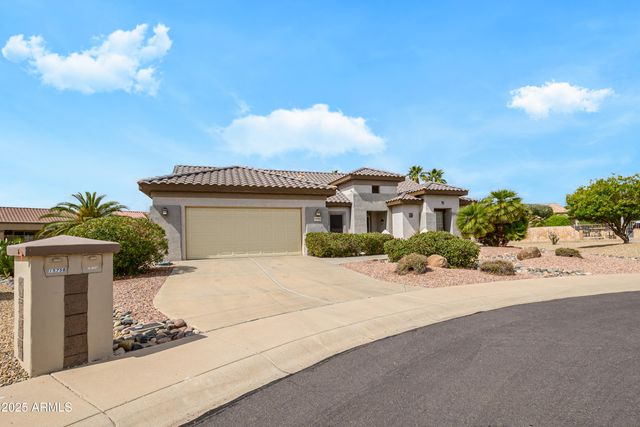 15750 W LINKSVIEW Drive, Surprise, AZ 85374
