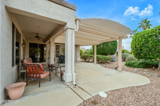 15750 W LINKSVIEW Drive, Surprise, AZ 85374