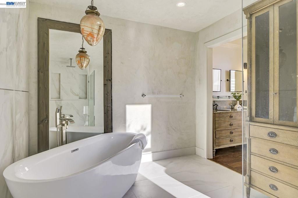 Image 38 of property listing at 19029 Carlton Ave, Castro Valley, CA 94546