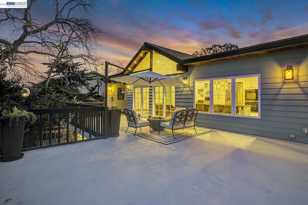 Image 8 of property listing at 19029 Carlton Ave, Castro Valley, CA 94546