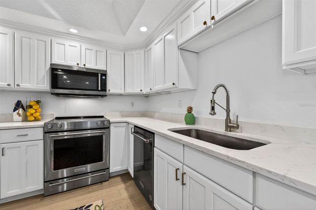 922 N SHORE DRIVE NE, St Petersburg, FL 33701