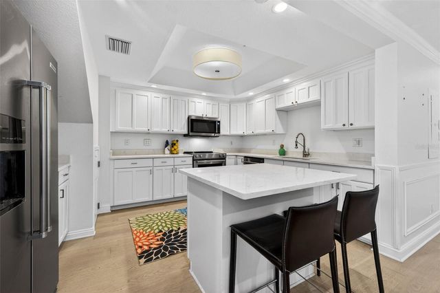 922 N SHORE DRIVE NE, St Petersburg, FL 33701