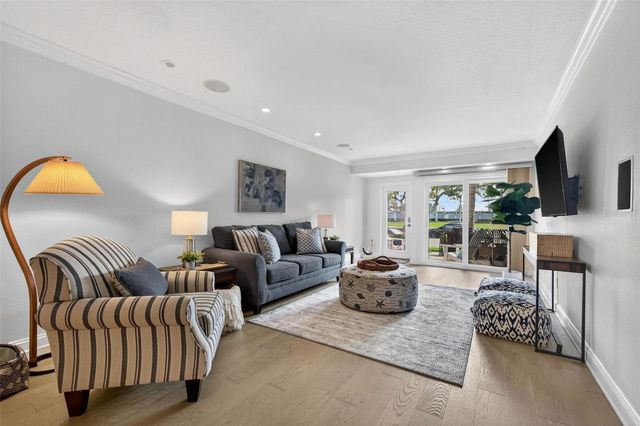 922 N SHORE DRIVE NE, St Petersburg, FL 33701