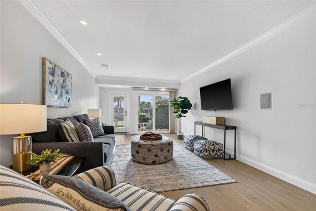 922 N SHORE DRIVE NE, St Petersburg, FL 33701