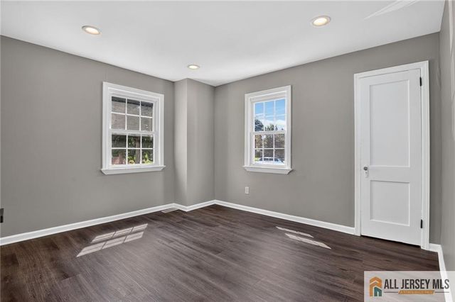 16 Oakwood Place, North Brunswick, NJ 08902