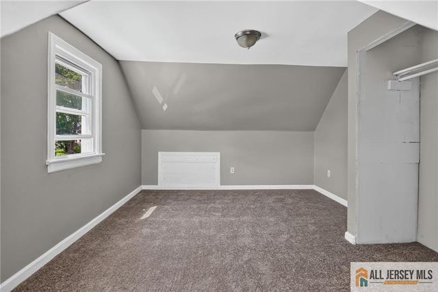 16 Oakwood Place, North Brunswick, NJ 08902