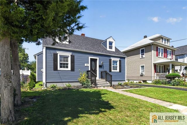 16 Oakwood Place, North Brunswick, NJ 08902