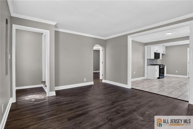 16 Oakwood Place, North Brunswick, NJ 08902