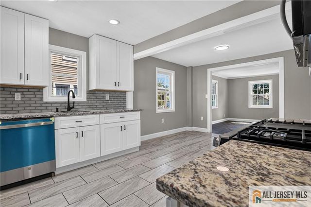 16 Oakwood Place, North Brunswick, NJ 08902