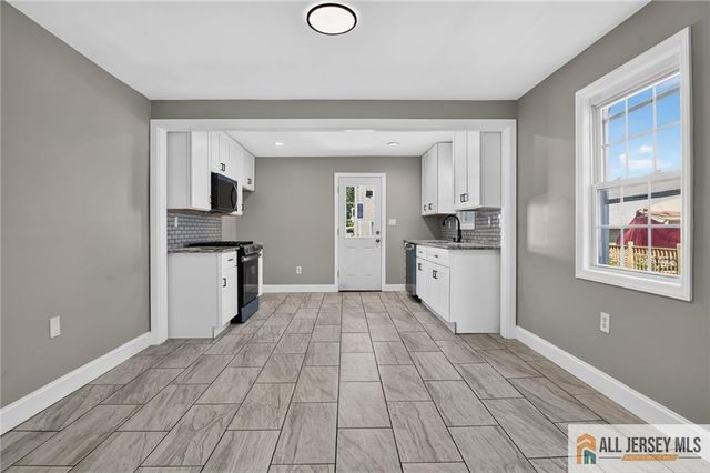 16 Oakwood Place, North Brunswick, NJ 08902