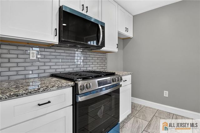 16 Oakwood Place, North Brunswick, NJ 08902