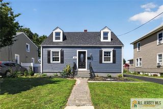 16 Oakwood Place, North Brunswick, NJ 08902