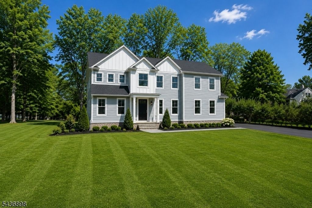 2 Detoro Ct, Mount Olive Twp., NJ 07836