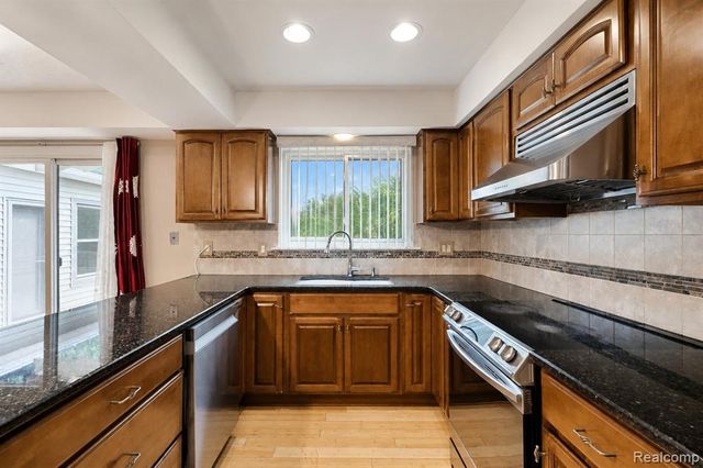 1174 Player Drive, Troy, MI 48085