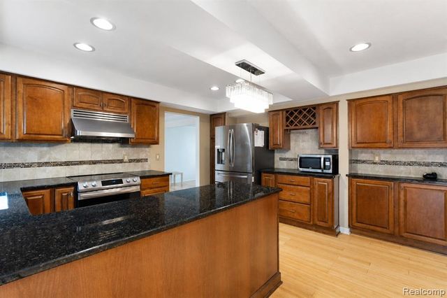 1174 Player Drive, Troy, MI 48085