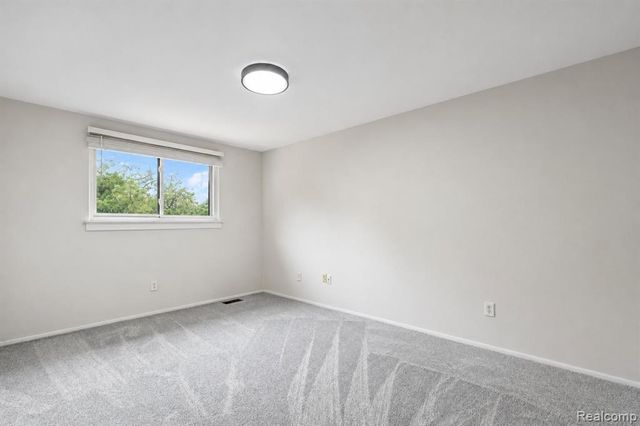 1174 Player Drive, Troy, MI 48085
