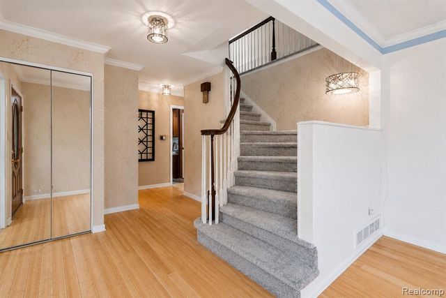 1174 Player Drive, Troy, MI 48085