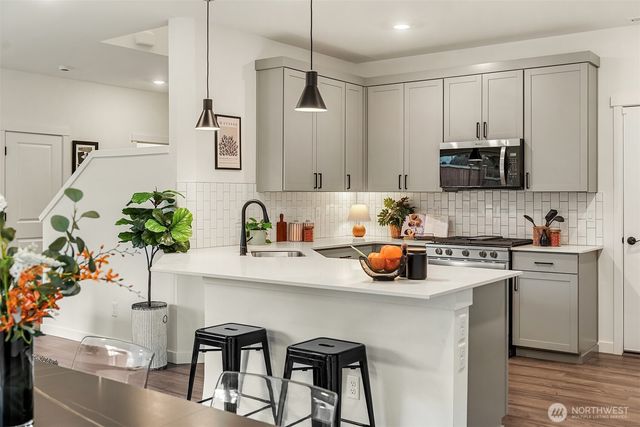 9426 S 237th Street, Kent, WA 98031