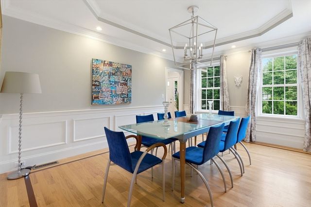 7 Davis Rd, Bedford, MA 01730