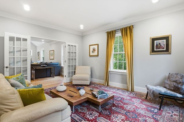 7 Davis Rd, Bedford, MA 01730