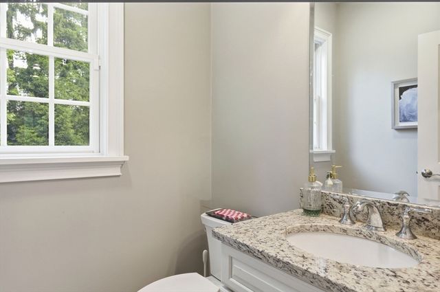 7 Davis Rd, Bedford, MA 01730