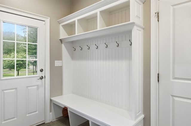 7 Davis Rd, Bedford, MA 01730