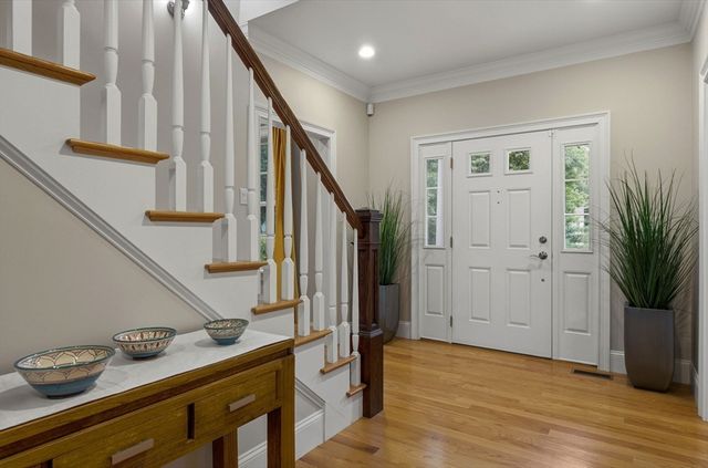 7 Davis Rd, Bedford, MA 01730