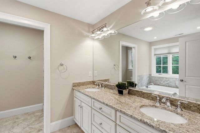 7 Davis Rd, Bedford, MA 01730