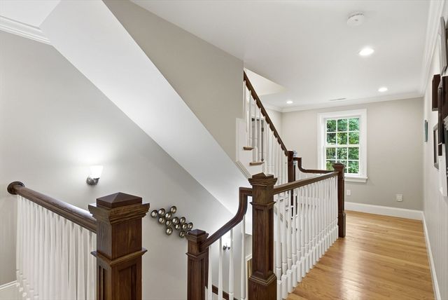 7 Davis Rd, Bedford, MA 01730