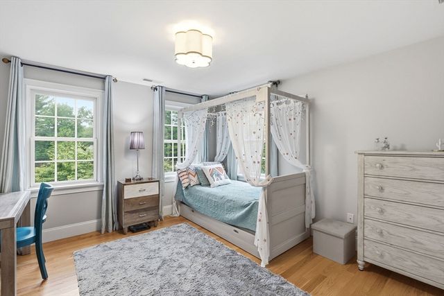 7 Davis Rd, Bedford, MA 01730