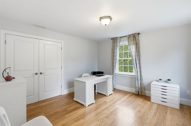 7 Davis Rd, Bedford, MA 01730