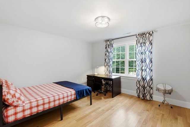 7 Davis Rd, Bedford, MA 01730