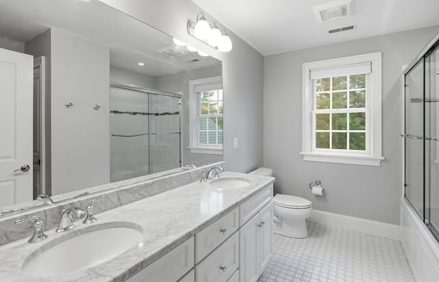 7 Davis Rd, Bedford, MA 01730
