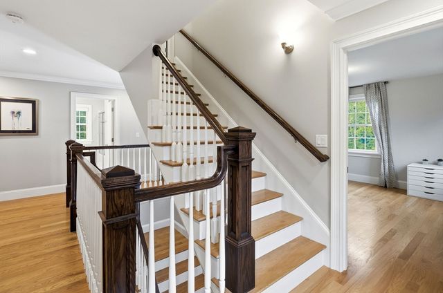 7 Davis Rd, Bedford, MA 01730