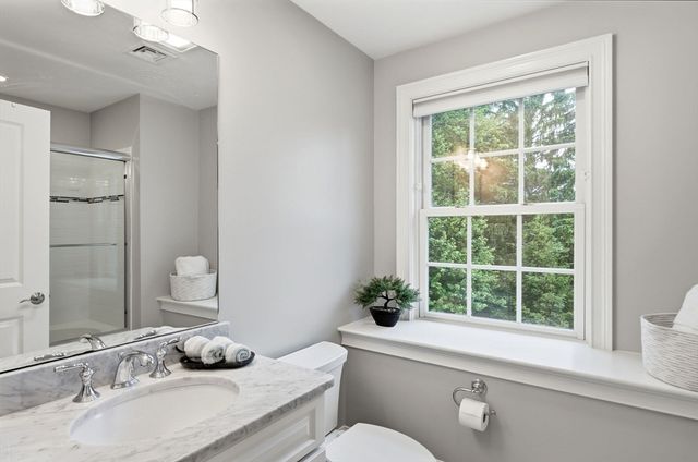 7 Davis Rd, Bedford, MA 01730