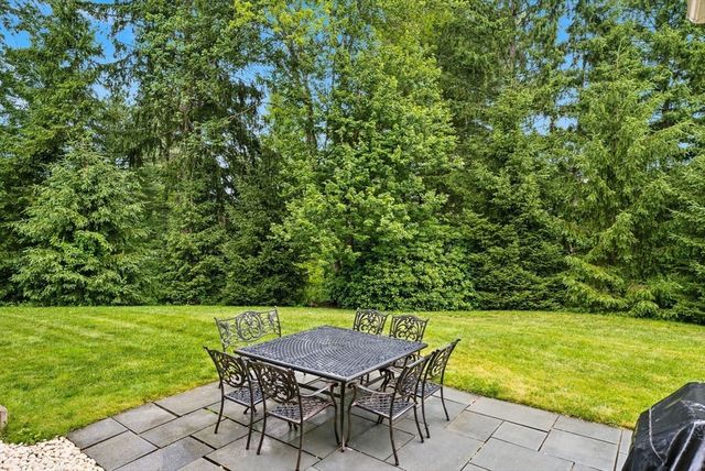 7 Davis Rd, Bedford, MA 01730