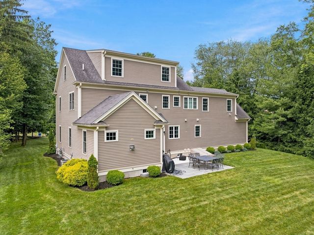 7 Davis Rd, Bedford, MA 01730