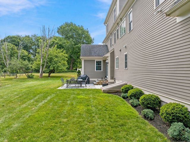 7 Davis Rd, Bedford, MA 01730