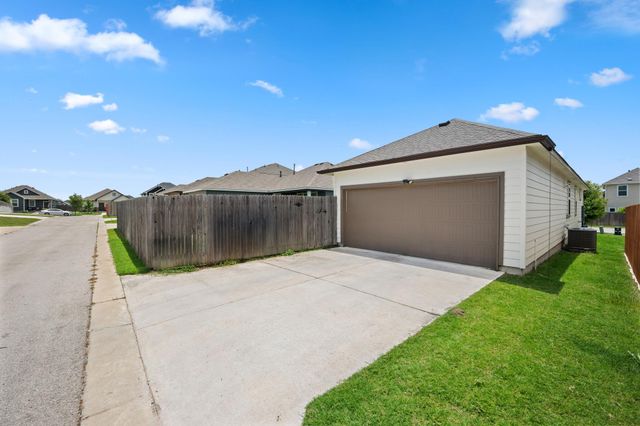 106 Doc Johns DR, Hutto, TX 78634